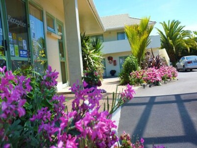 Birchwood Spa Motel