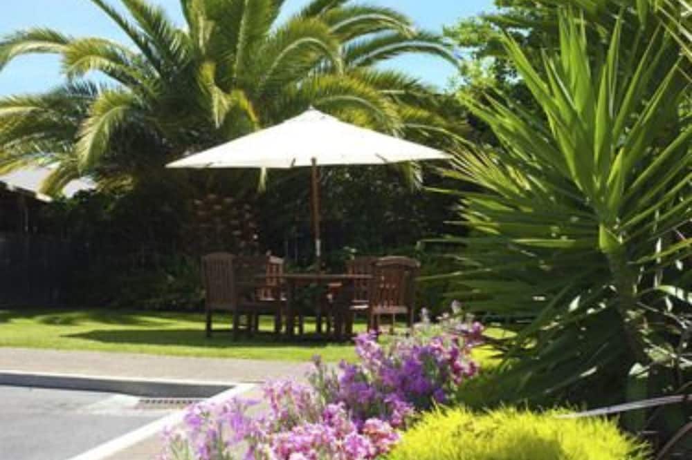 Birchwood Spa Motel
