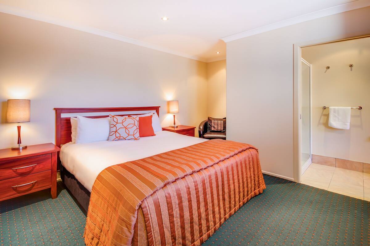 Standard Studio, 1 King Bed