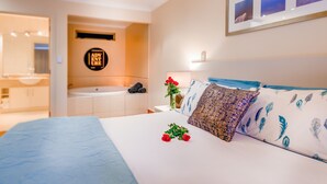 Superior Spa Studio	 | Premium bedding, blackout drapes, soundproofing, iron/ironing board - Emerald Spa Motor Inn (Rotorua)