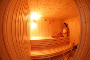 Body treatments, facials, 3 treatment rooms, massages