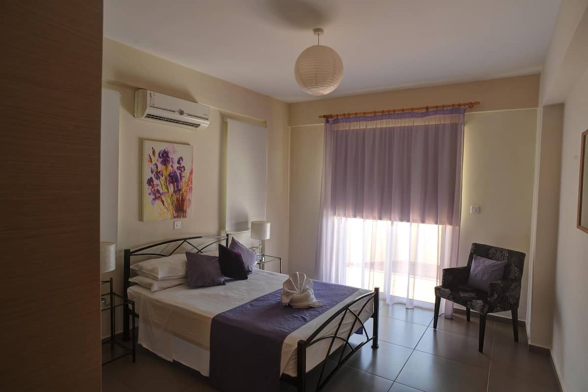 1 bedroom, blackout curtains, iron/ironing board, travel cot