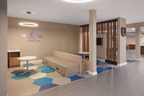 Lobby - Microtel Inn & Suites by Wyndham Buda Austin South (Buda)