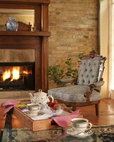 Carriage house Suite 1 | Oturma alanı | Düz ekran televizyon, DVD oynatıcı 