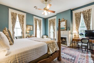 Oge Mathis | Kaliteli yatak takımı, masa, ütü/ütü masası, ücretsiz kablosuz İnternet 