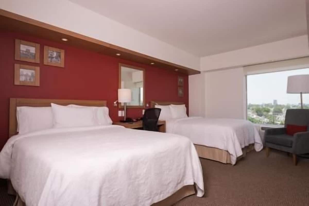 Premium bedding, in-room safe, desk, blackout drapes