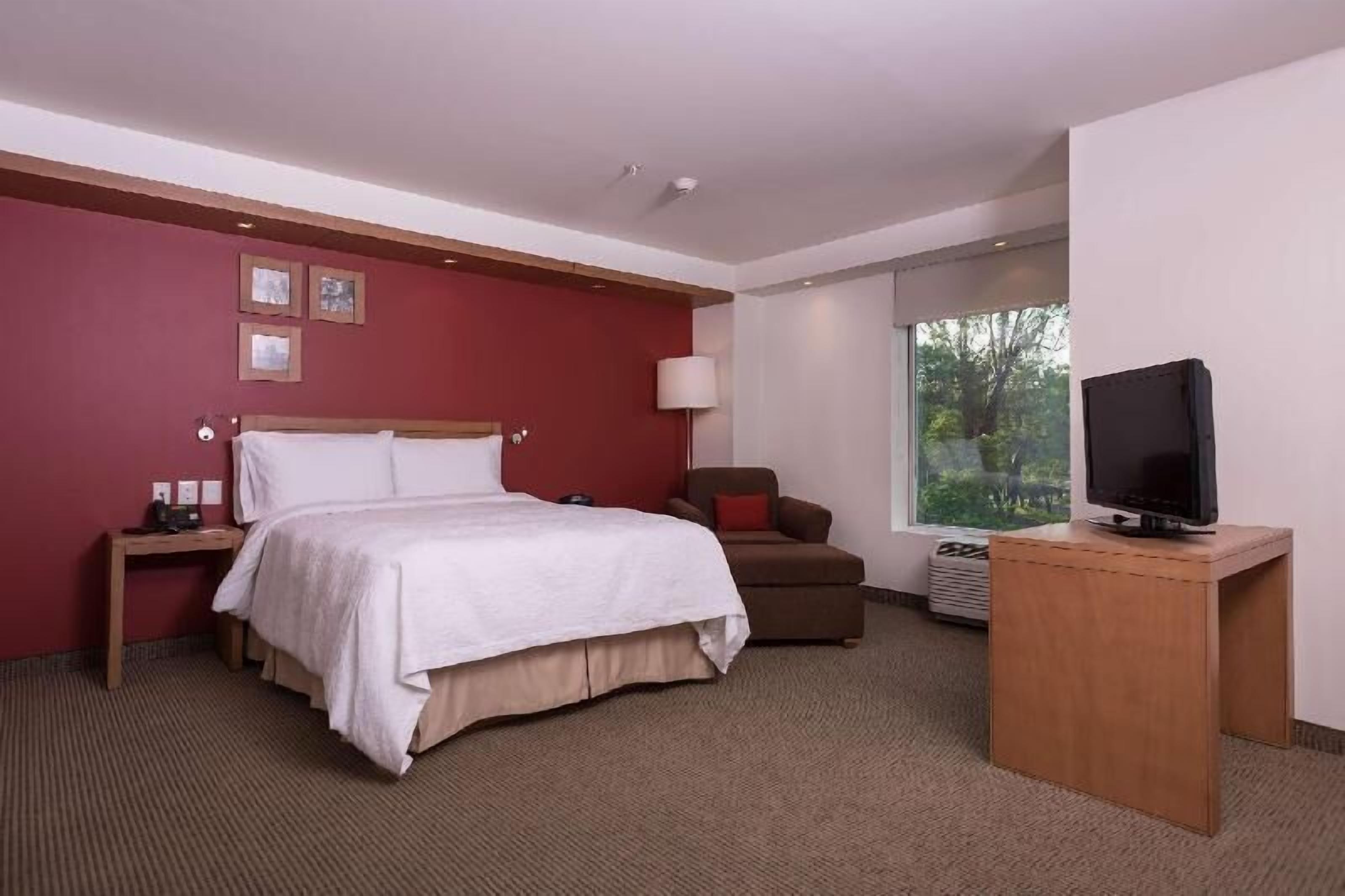Premium bedding, in-room safe, desk, blackout drapes