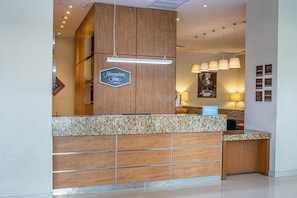 Reception - Hampton Inn by Hilton Guadalajara/Expo (Guadalajara)