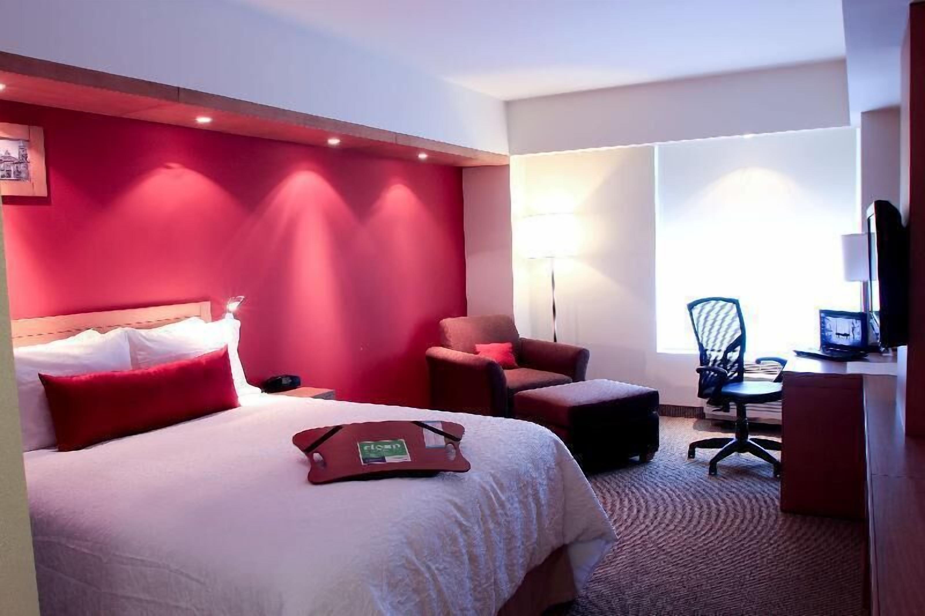 Premium bedding, in-room safe, desk, blackout drapes