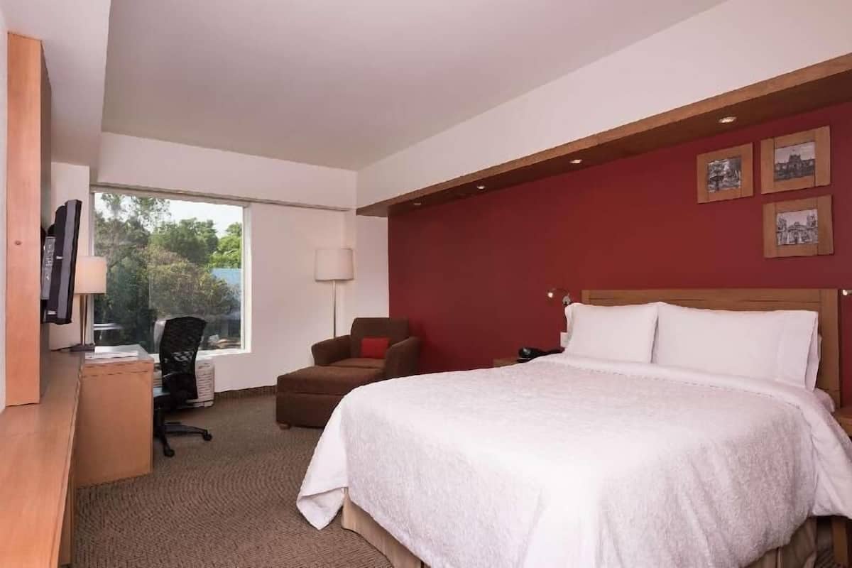 Premium bedding, in-room safe, desk, blackout drapes