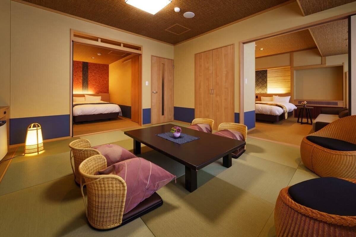 Cribs/infant beds