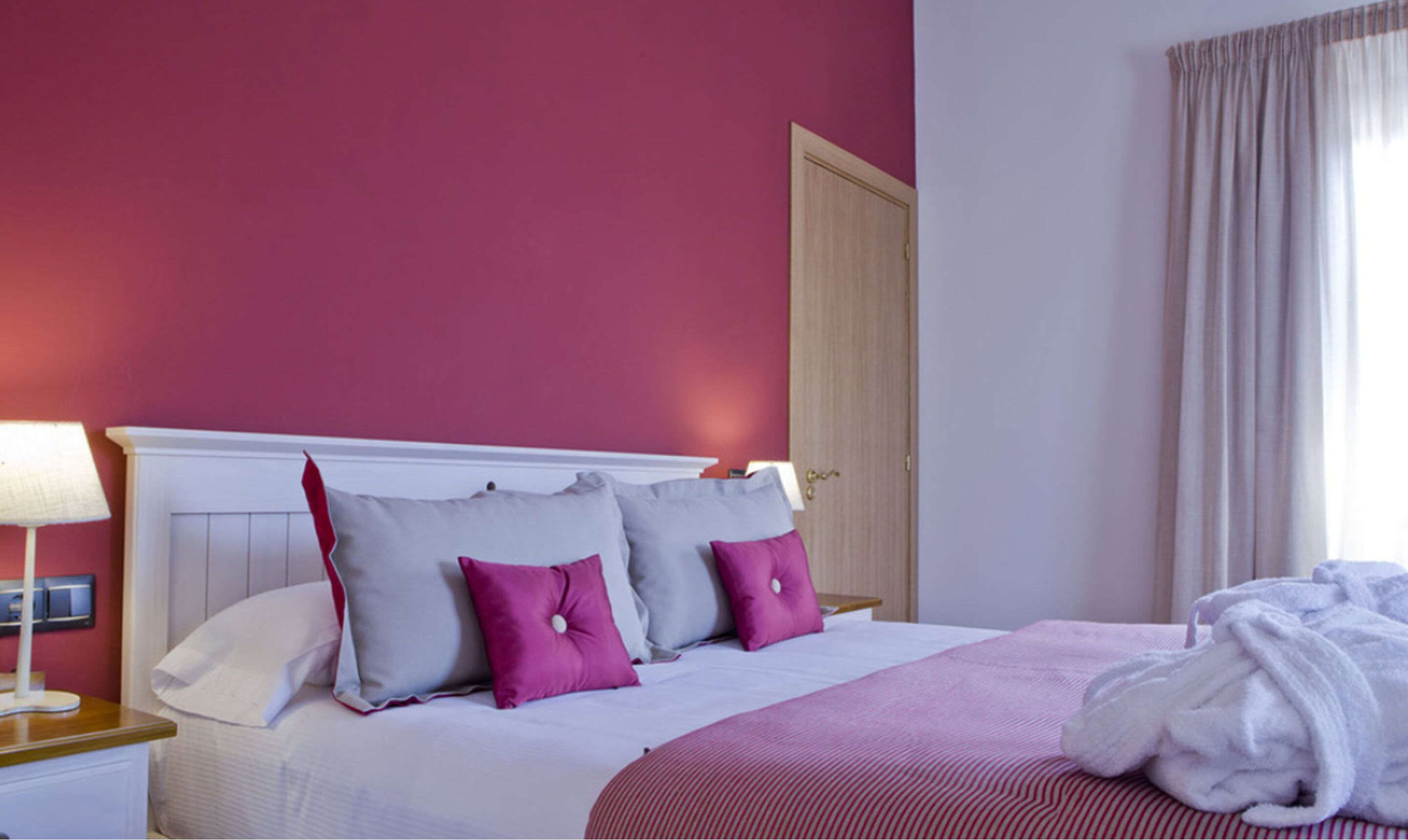 Junior Suite (Querqus) | In-room safe, desk, blackout curtains, soundproofing