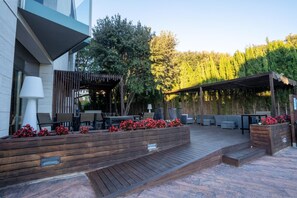 Lunch and dinner served, Mediterranean cuisine