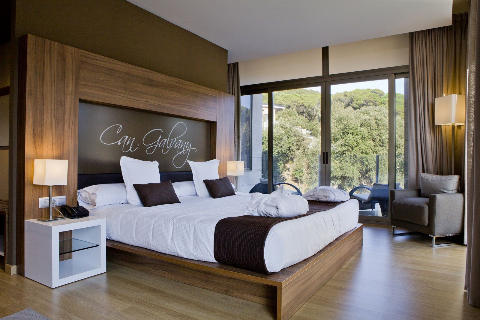 Phòng Suite Junior | Két bảo mật tại phòng, bàn, màn/rèm cản sáng, phòng cách âm 