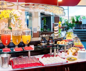 Free daily buffet breakfast - Olympic Hotel (Nha Trang)