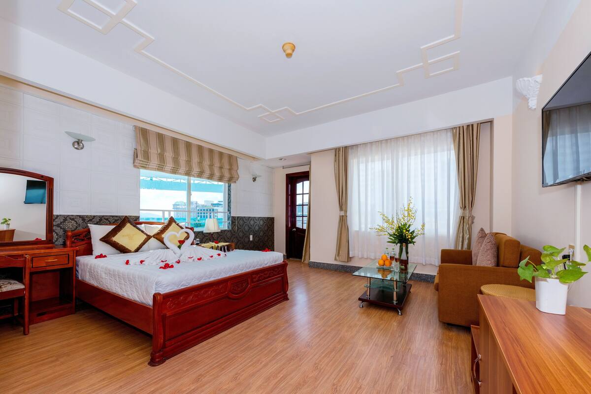 Quarto casal ou duplo luxo, vista para o mar | Frigobar, cofres nos quartos, escrivaninha, cortinas blackout