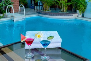 Outdoor pool - Olympic Hotel (Nha Trang)