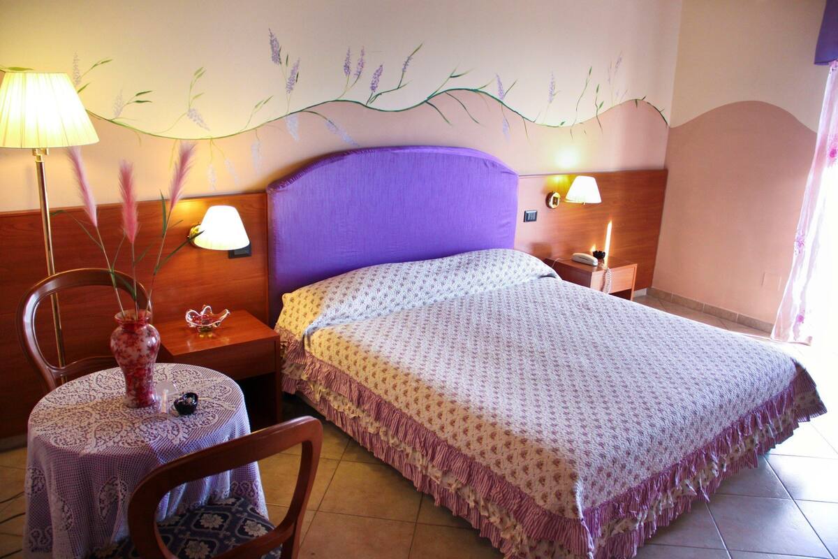 Habitación individual estándar | Camas con pillow-top, minibar, escritorio y insonorización 