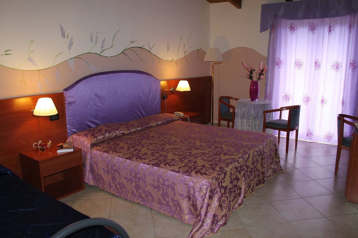 Habitación triple estándar | Camas con pillow-top, minibar, escritorio y insonorización 