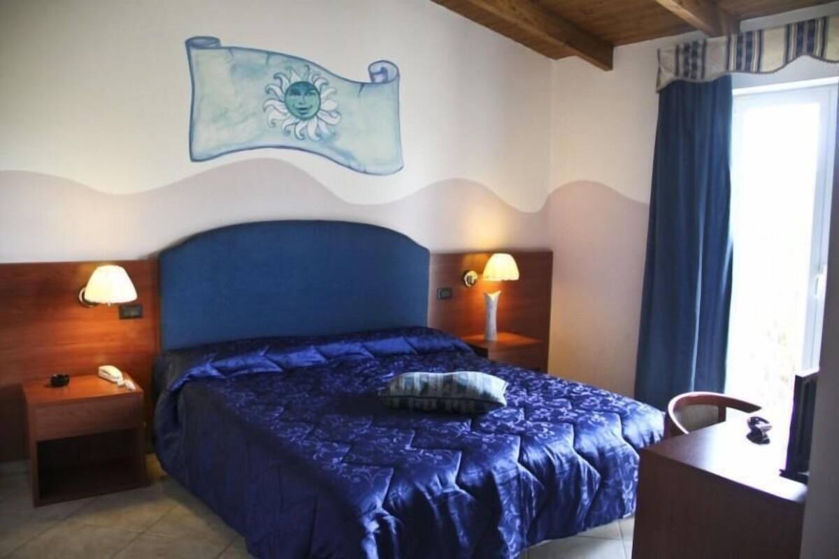 Habitación doble de lujo, 1 cama matrimonial o 2 camas individuales | Camas con pillow-top, minibar, escritorio y insonorización 