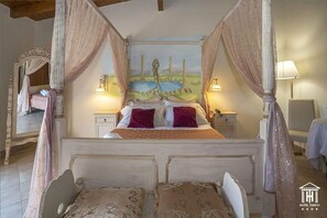Pillowtop beds, minibar, individually decorated, desk - Hotel Liternum Restaurant (Giugliano in Campania)