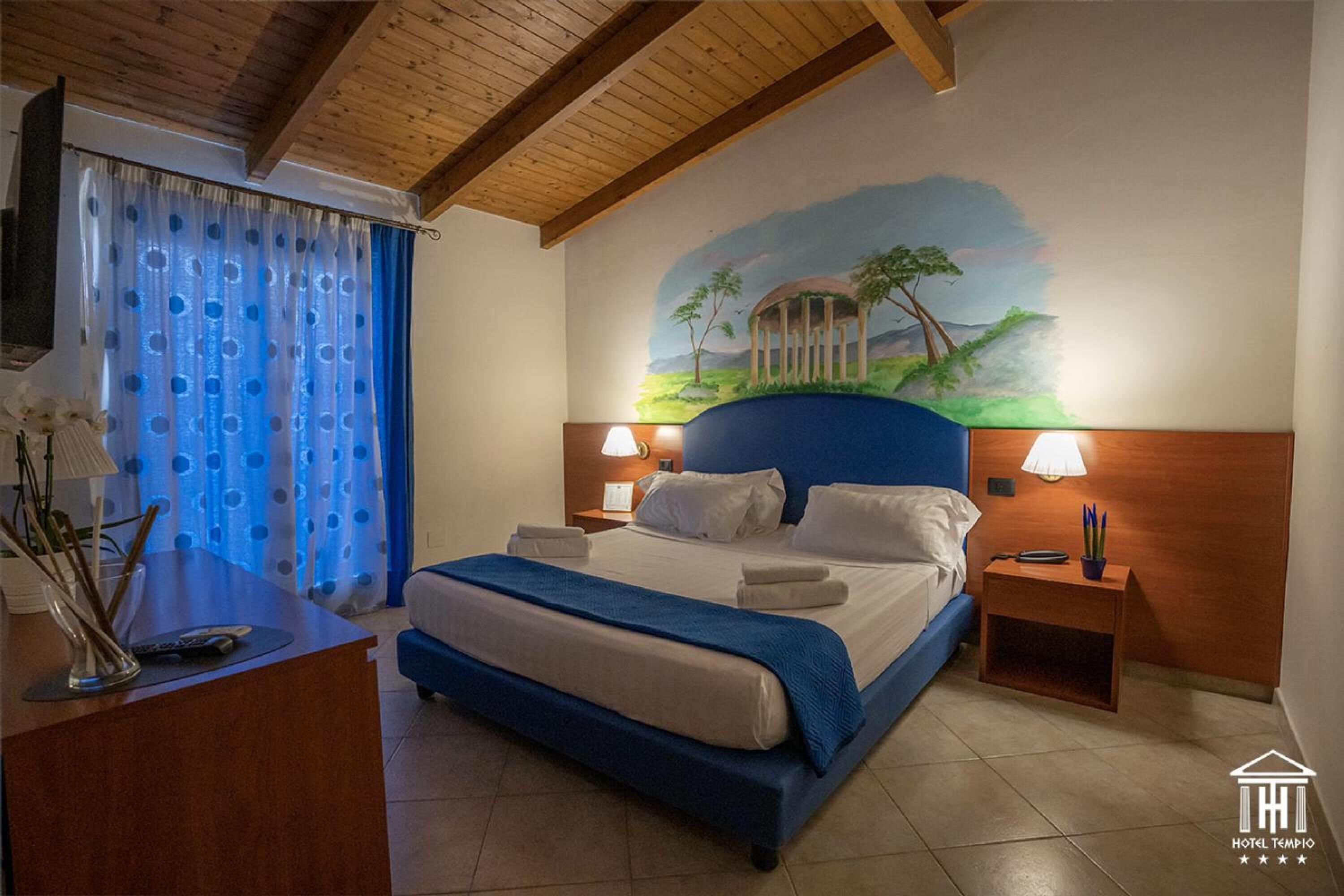 Pillowtop beds, minibar, individually decorated, desk