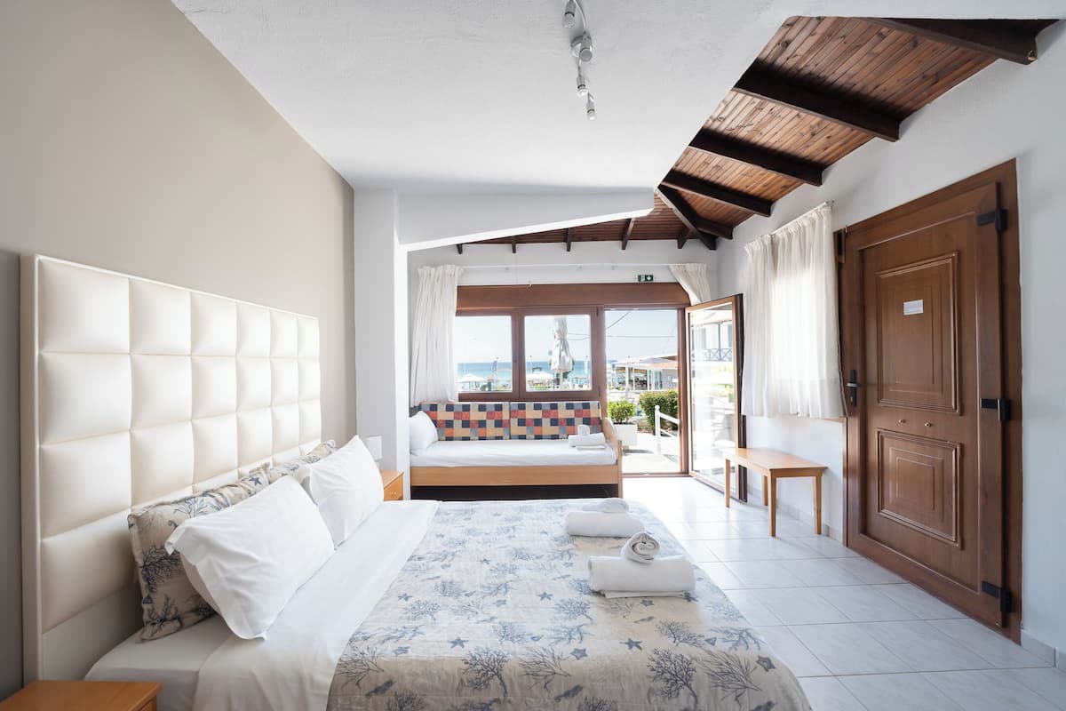 comfort triple room (villa building) | 1 bedroom, minibar, in-room safe, desk