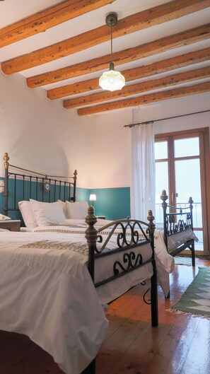 Classic-Dreibettzimmer (4) | 1 Schlafzimmer, Pillowtop-Betten, Minibar, Zimmersafe