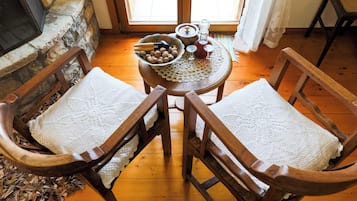 Junior Studio Suite (10) | 1 bedroom, pillow-top beds, minibar, in-room safe