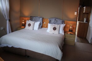 Basic Double or Twin Room, Balcony (Seastar) | Memory foam beds, in-room safe, individually decorated - Dolphin View Guesthouse (Jeffreys Bay)