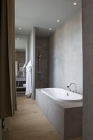 Bañera profunda