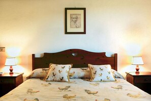 Economy Double Room | Cribs/infant beds, rollaway beds, free WiFi - Tenuta di Corbara (Orvieto)