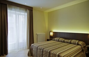 2 Schlafzimmer, hochwertige Bettwaren, Daunenbettdecken, Minibar