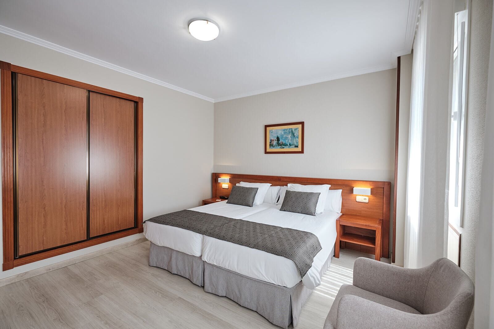 standard double or twin room, private bathroom | desk, laptop workspace, blackout curtains, soundproofing