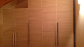 Apartamento, 2 quartos | Vista do quarto