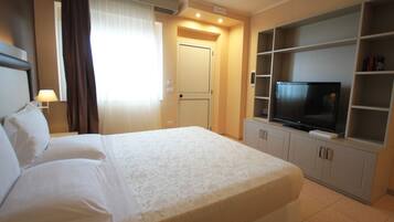 Down duvets, minibar, in-room safe, desk