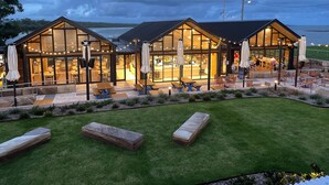 Property grounds - Huskisson Hotel (Huskisson)