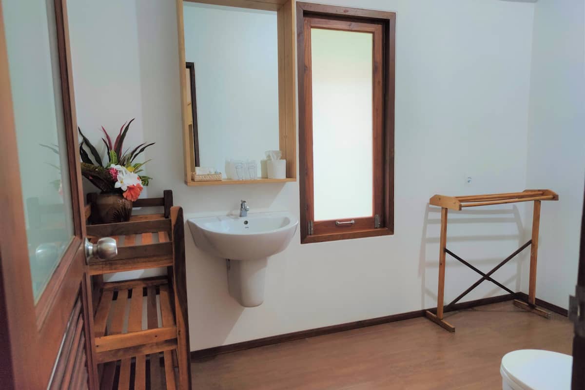 villa, 1 bedroom | bathroom | shower, free toiletries, hair dryer, bathrobes