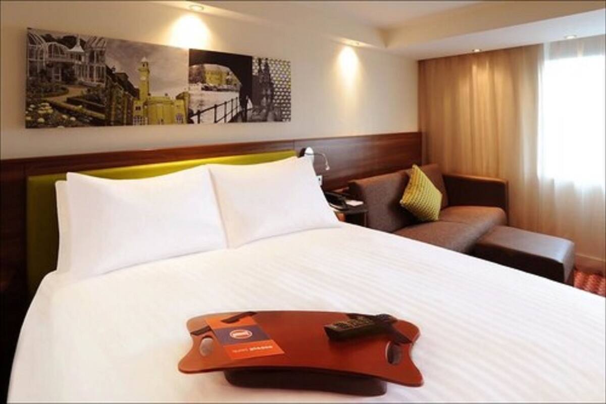 egyptian cotton sheets, in-room safe, soundproofing