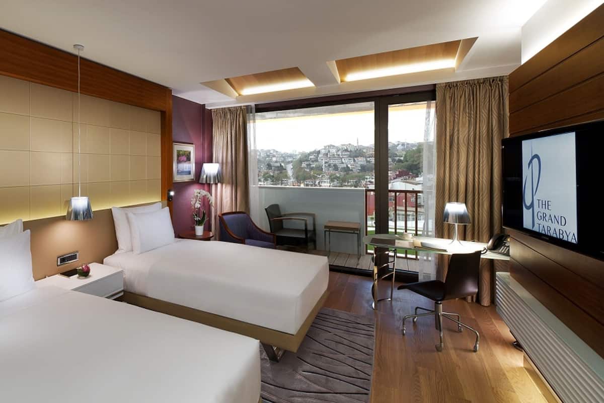 Deluxe Twin Room, Marina View | Peralatan tempat tidur premium, busa memori, bar mini 