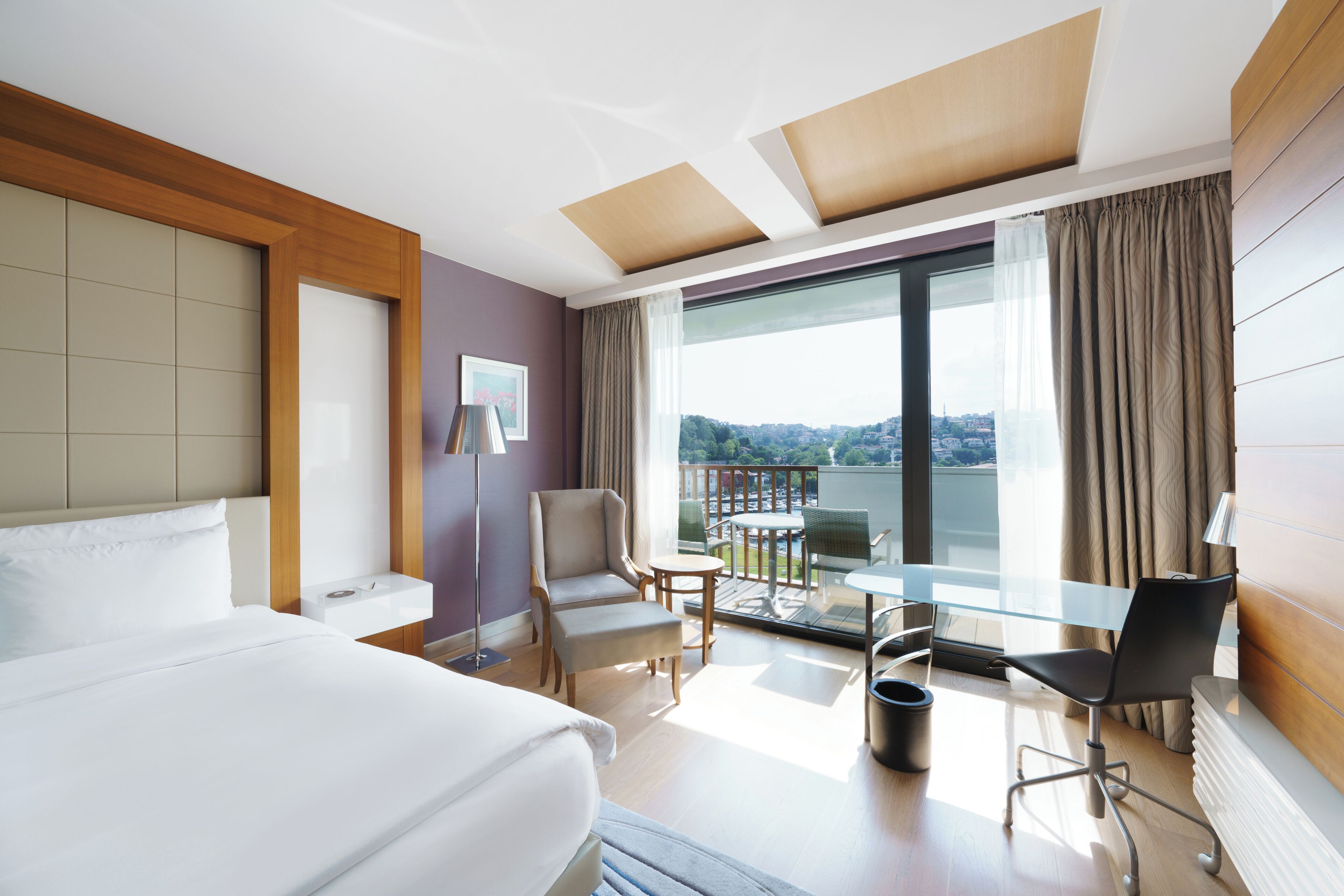 Quarto duplo luxo, 2 camas de solteiro, vista para a marina | Roupas de cama premium, frigobar, cofres nos quartos