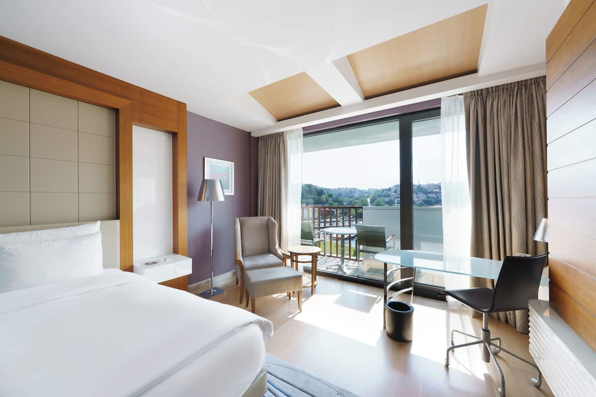 Deluxe Twin Room, 2 Single Beds, Marina View | Premium bedding, minibar, in-room safe, individually furnished