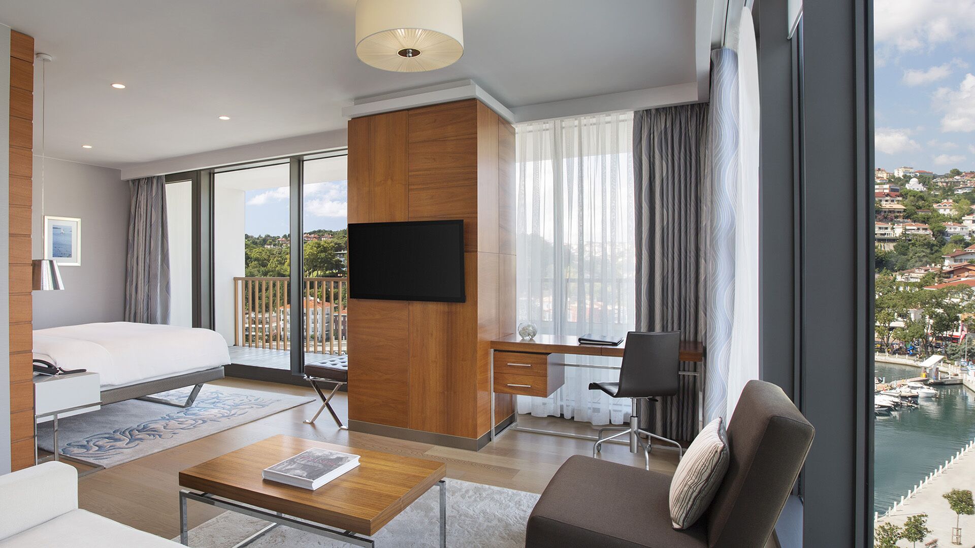 Premium bedding, minibar, in-room safe, individually furnished