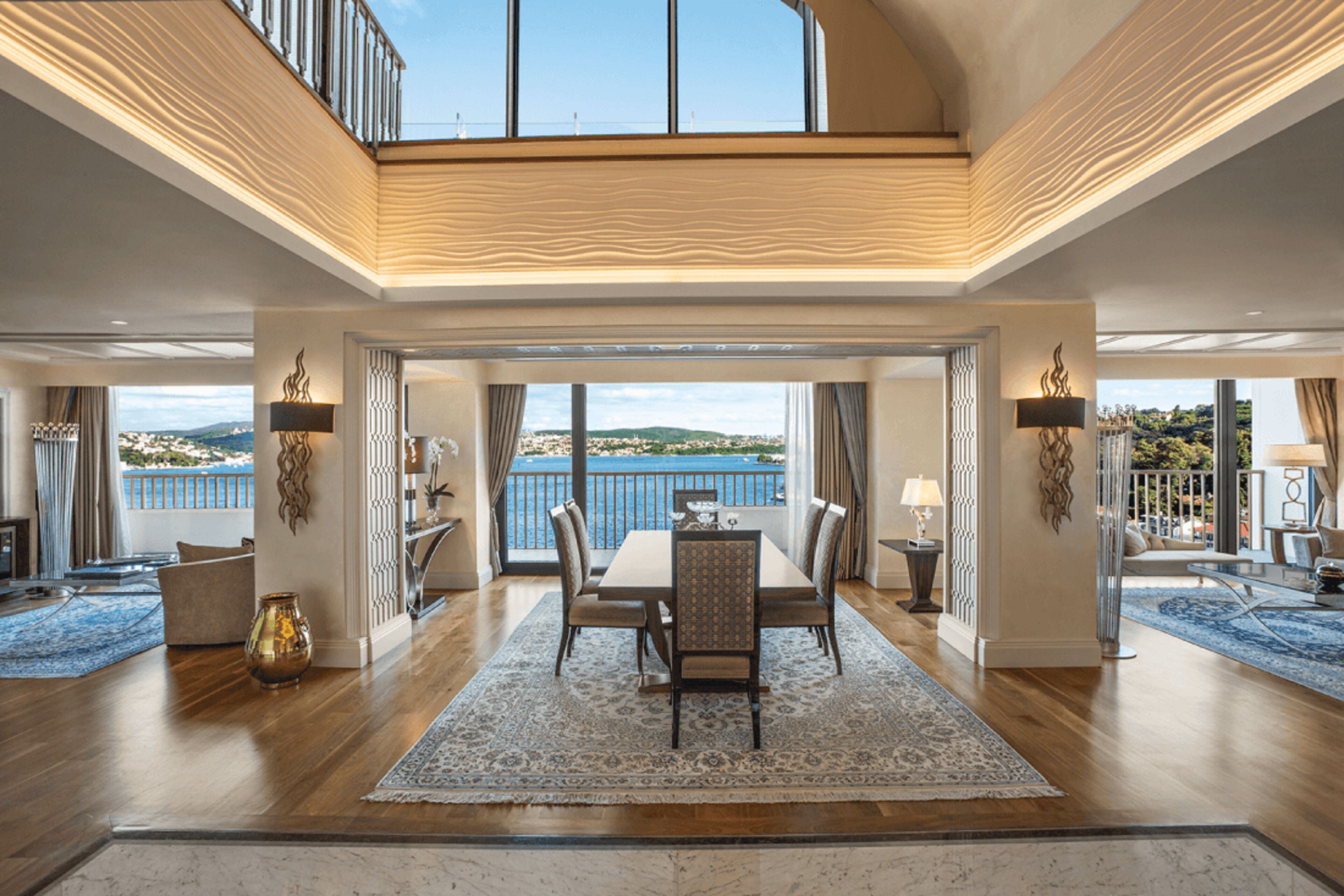 고급 침구, 미니바, 객실 내 금고, 각각 다르게 가구 비치