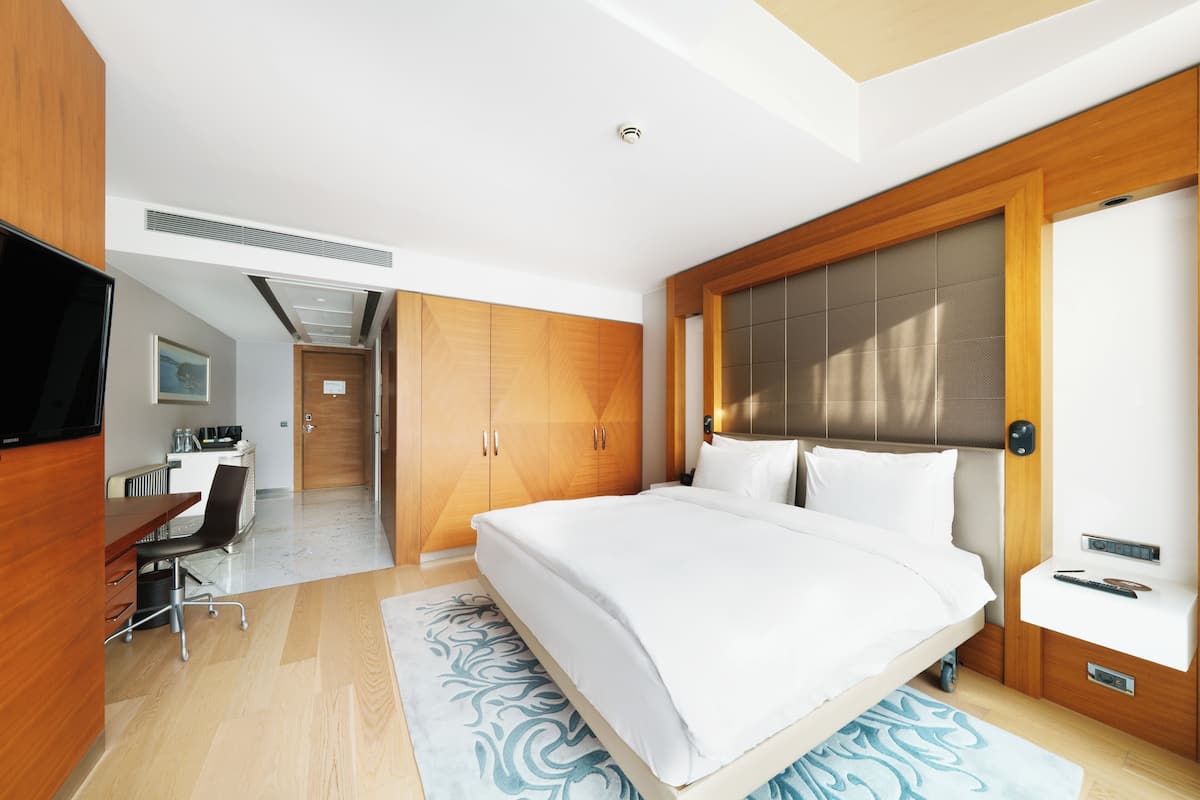 Superior Room, 1 Katil Raja (King), Garden View | Peralatan tempat tidur premium, busa memori, bar mini 