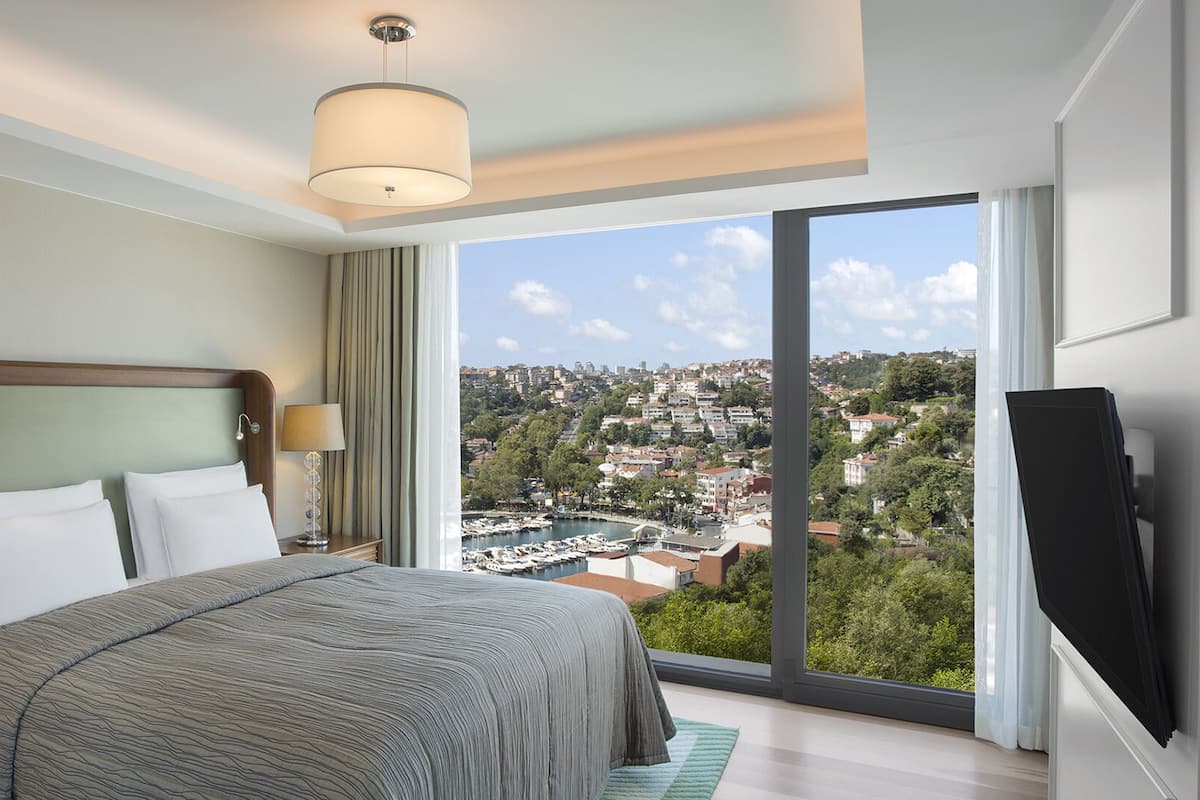Room, 2 Bedrooms | Peralatan tempat tidur premium, busa memori, bar mini 