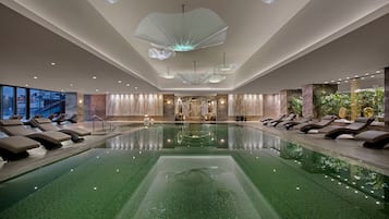 Innenpool, Außenpool (je nach Saison geöffnet)