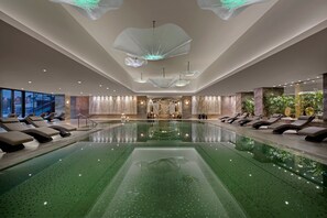 Piscina interna, piscina externa sazonal