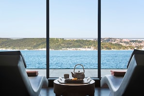 Sauna, hot tub, steam room, Turkish bath/hammam, body treatments