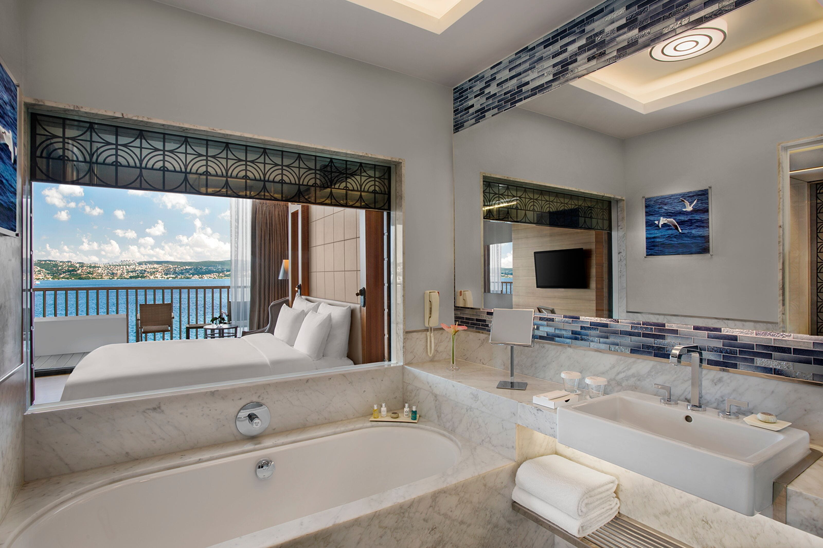 deluxe room, 1 king bed (bosphorus view) | premium bedding, minibar, in-room safe, individually furnished